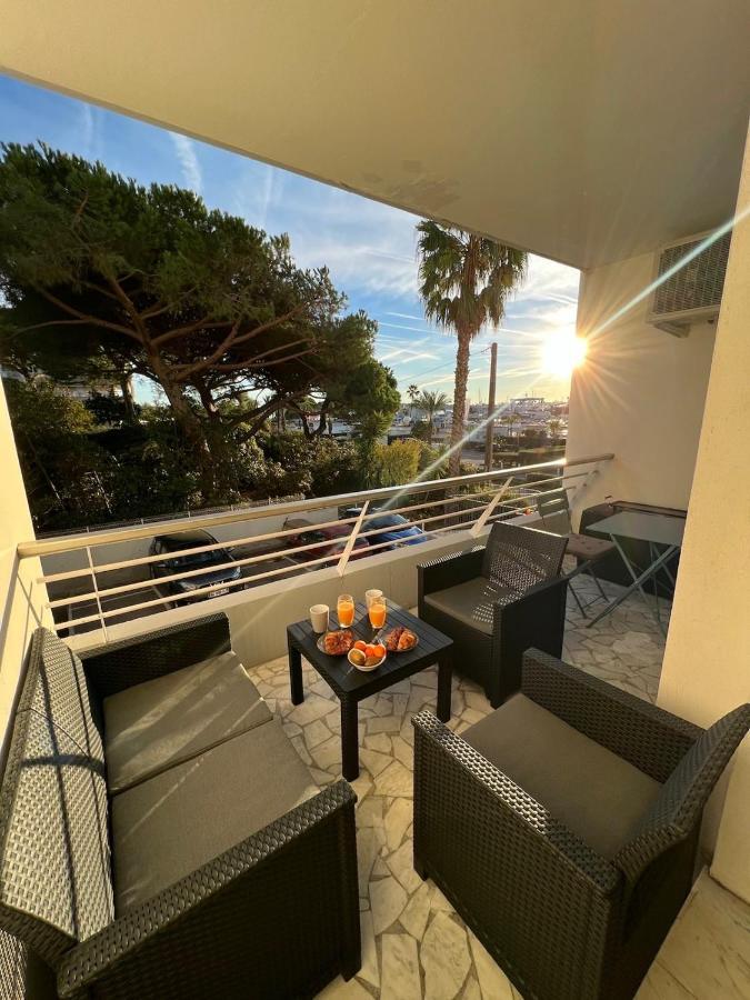 Seafront - Beautiful Flat With Aircon And Comfortable Loggia Валлорис Экстерьер фото